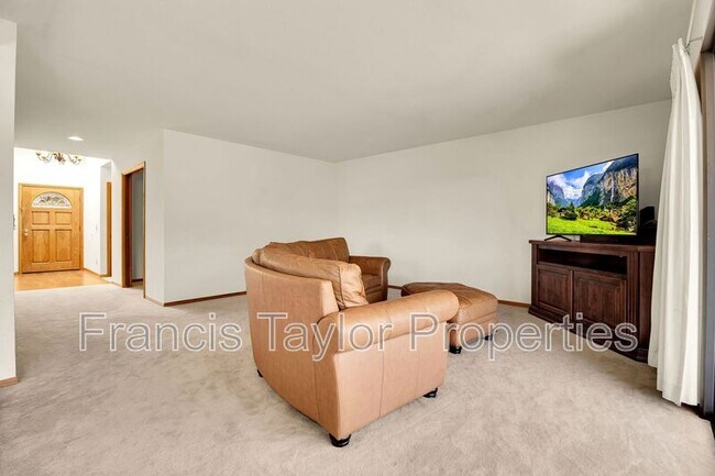Building Photo - 749 Flagstone Ct