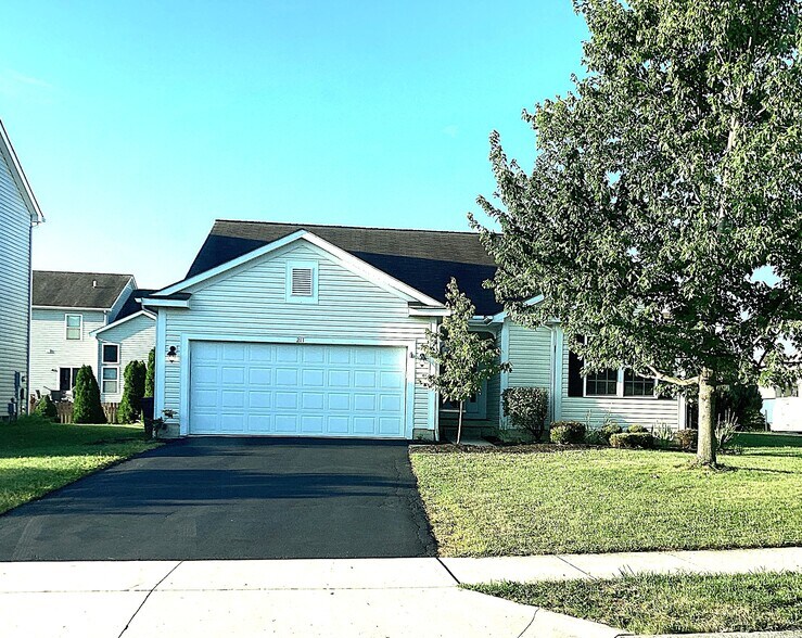Primary Photo - 211 Cherrytree Ln