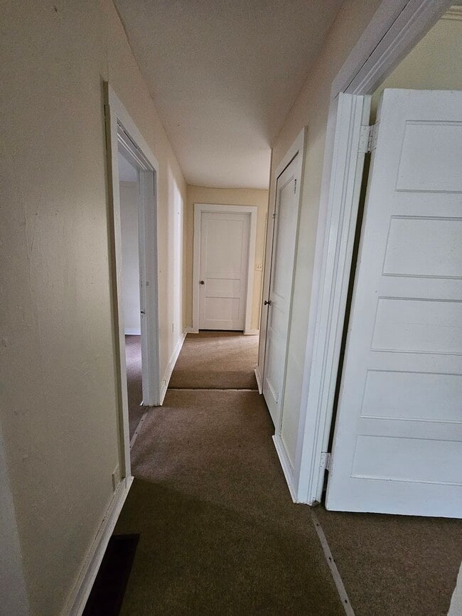 Building Photo - 4 bedroom/2 bathroom house in Florence, ju...
