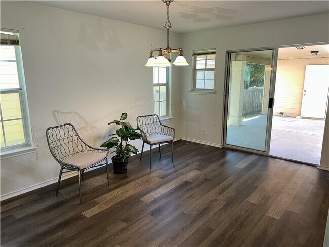 Building Photo - 1042 Dorn
