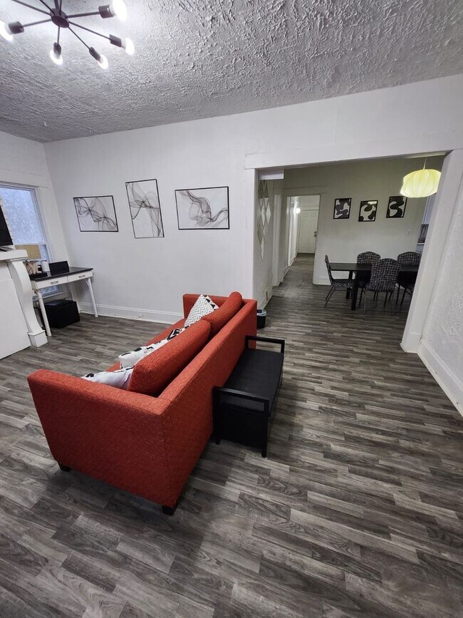 Building Photo - 1856 Lampson Rd