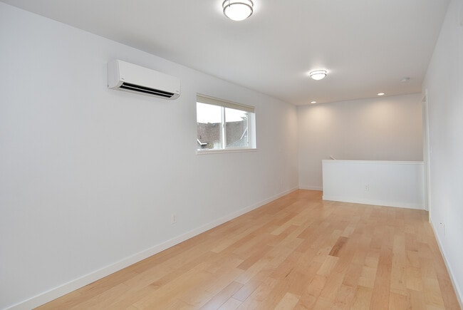 Building Photo - Beautiful Newer Construction (2019) 1 Bedroom/1 Bath ADU in Convenient Location (Central District)