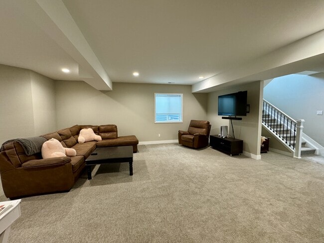 Building Photo - 6859 Surrey Trail