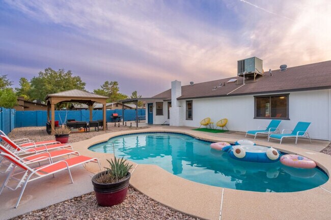 Building Photo - Downtown Gilbert Boho-Oasis|Pool|Gazebo|Ga...