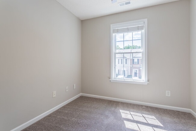 Building Photo - 503 Erie Rd