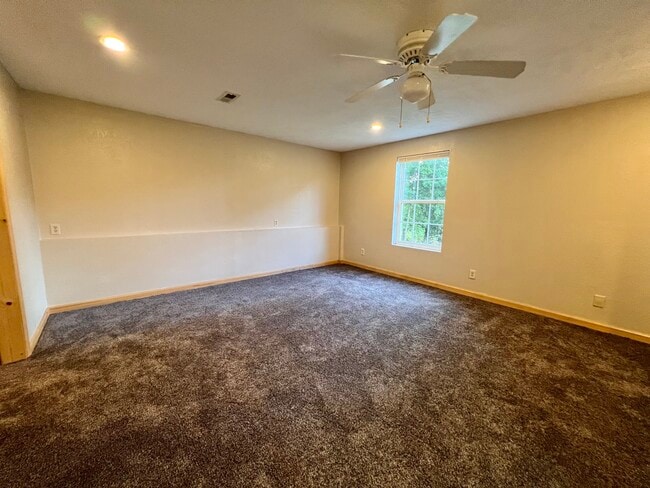 Building Photo - 359 Mt Branson Dr