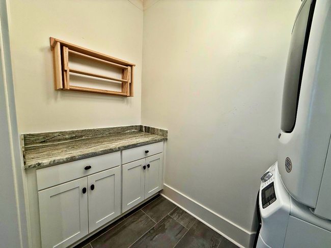 Building Photo - Beautifully Updated Historic Home in Midto...