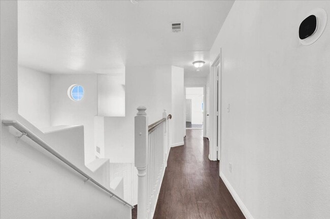 Building Photo - 8217 Beekman St