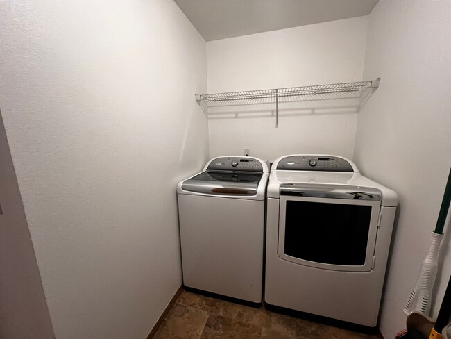 Building Photo - Application Pending - 3 Bedroom House For ...