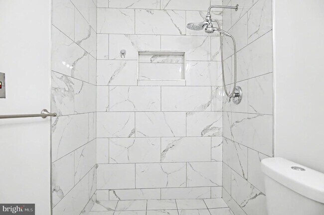 Building Photo - 312 E Gordon St