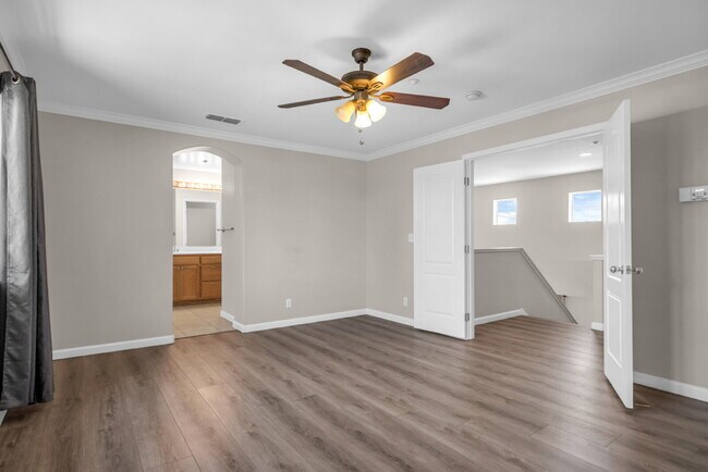 Building Photo - The Woodland Rental You've Been Looking For