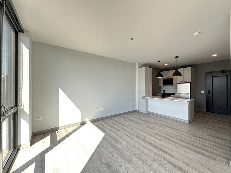 Building Photo - 2155 N Elston Ave