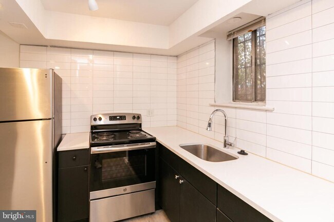 Building Photo - 311 N 33rd St