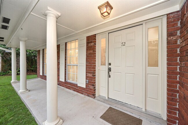 Building Photo - 72 Laughing Brook Ct