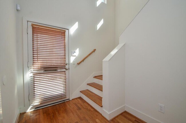 Building Photo - Stylish Corner Townhome Steps from Parks, Dining & Shopping