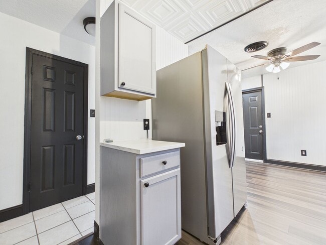 Building Photo - 619 SW 45th St