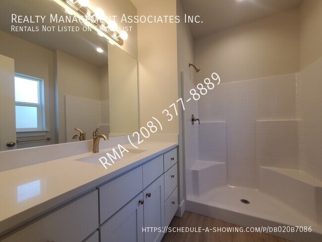 Building Photo - 1274 S Cloverdale Rd