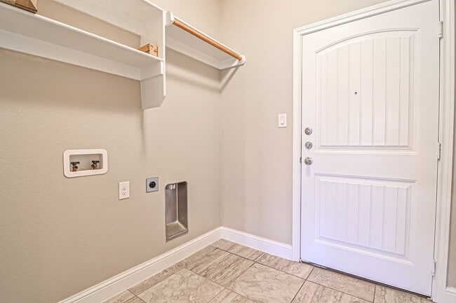 Building Photo - 6014 Sunrise Way