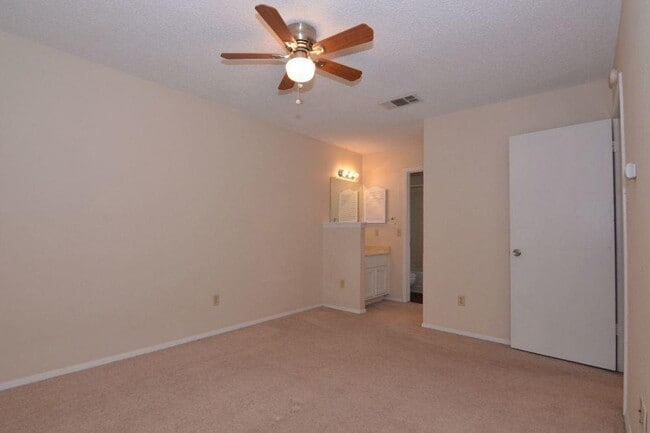 Building Photo - 12206 Alderbrook Dr