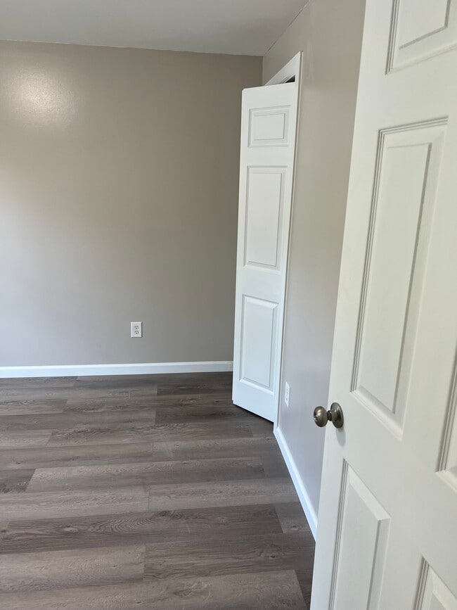 Building Photo - 7441 Farmstead Rd