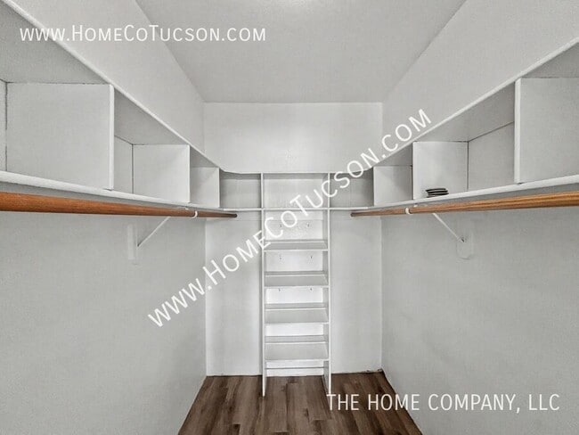 Building Photo - 5750 N Camino Esplendora