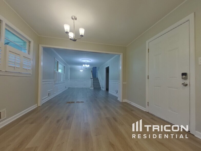 Building Photo - 4142 Pine Valley Dr