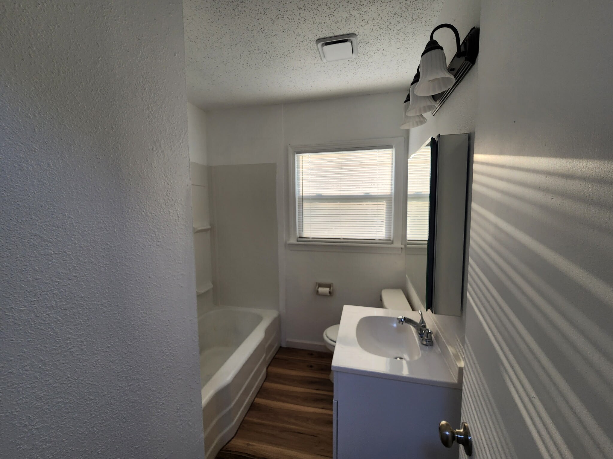 Building Photo - 1645 SW Oklahoma Ave