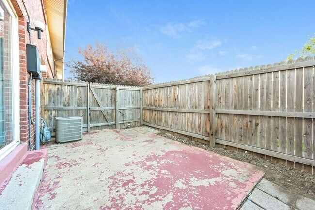 Building Photo - 8003 Wolff St