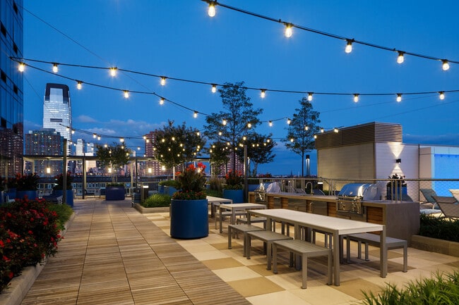 Building Photo - 33 Park View Ave