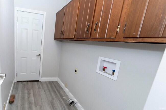 Building Photo - 7877 Marywood Dr