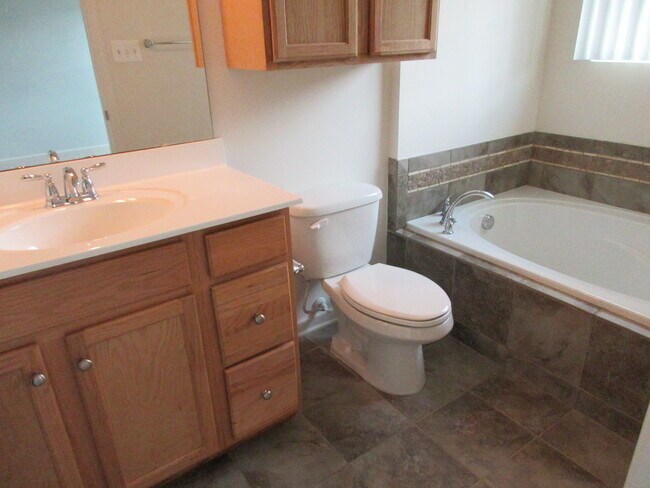 Building Photo - 469 Rolkin Rd