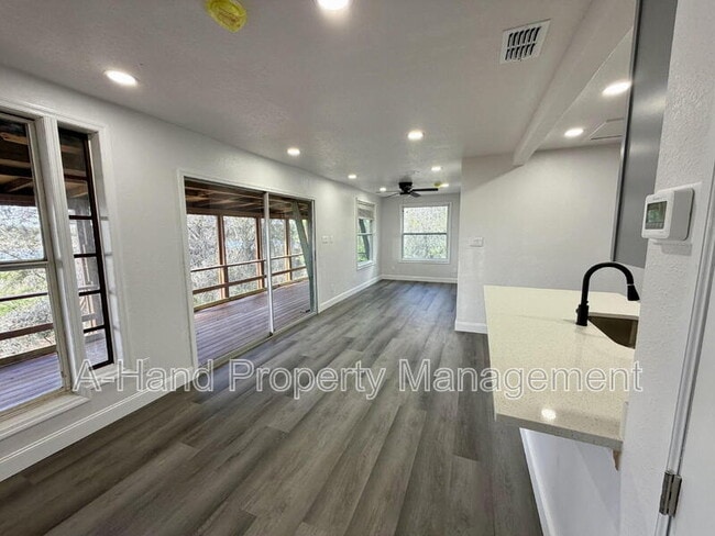 Building Photo - 15945 Villa City Rd