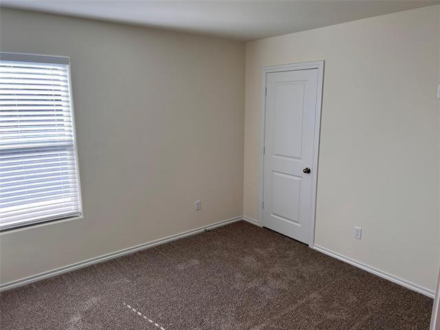 Building Photo - 716 E 5th St