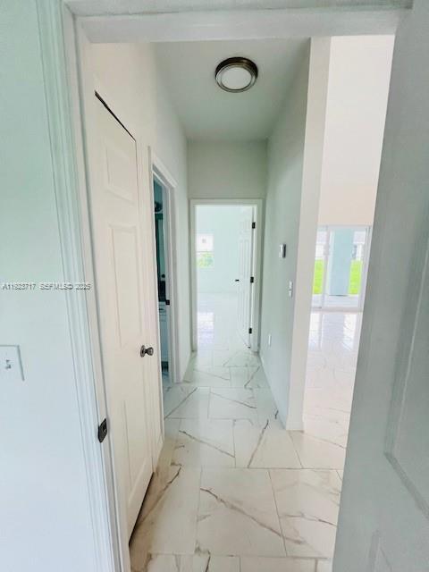 Building Photo - 475 Sunset Rd N