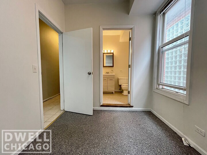 Building Photo - 3631 N Hermitage Ave
