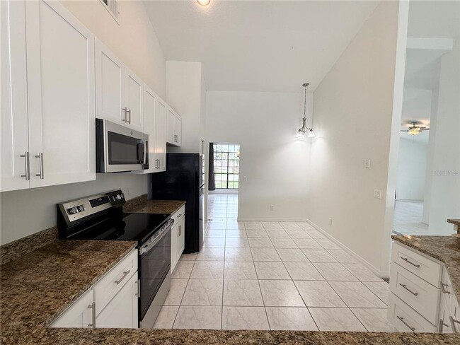 Building Photo - 2401 Rolling Broak Dr