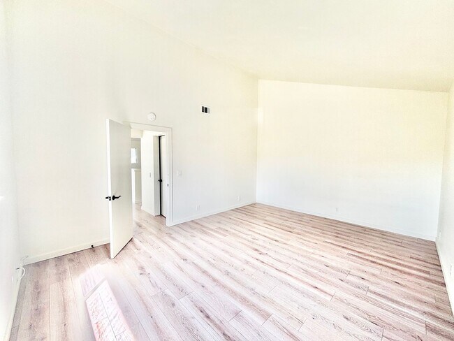 Building Photo - 437 Reed Way