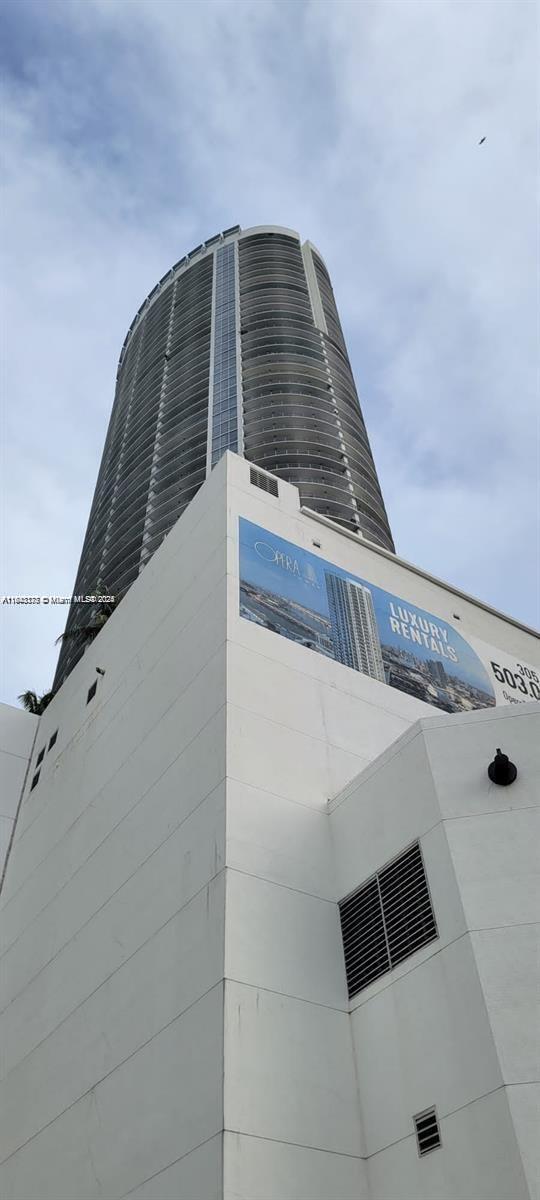 Primary Photo - 1750 N Bayshore Dr