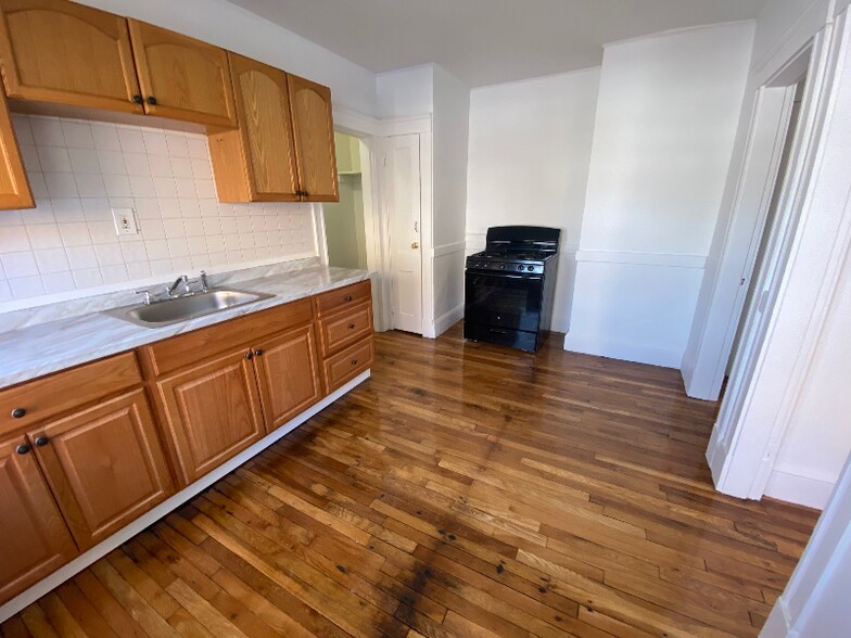 Building Photo - 524 Hyde Park Ave