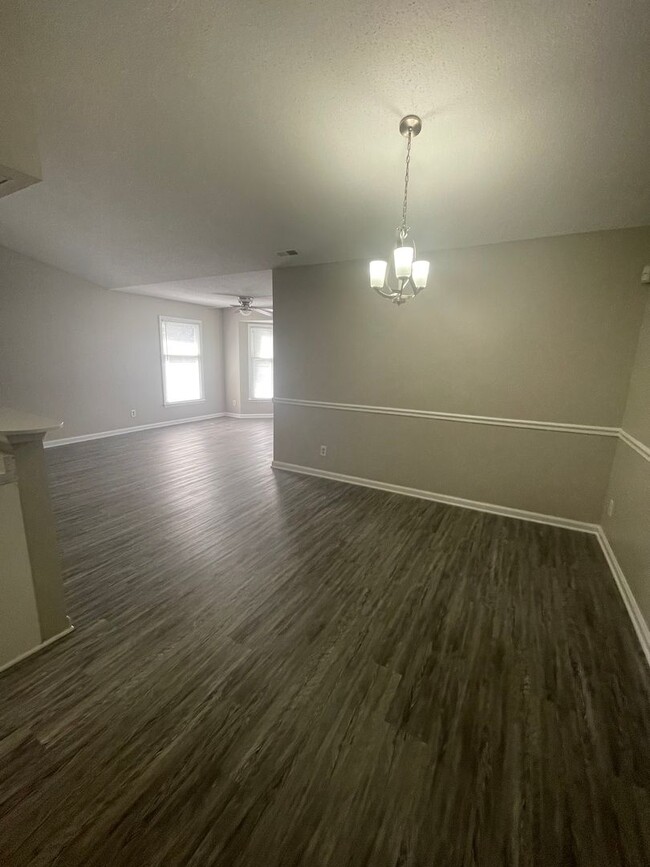 Building Photo - Rosecroft6246-