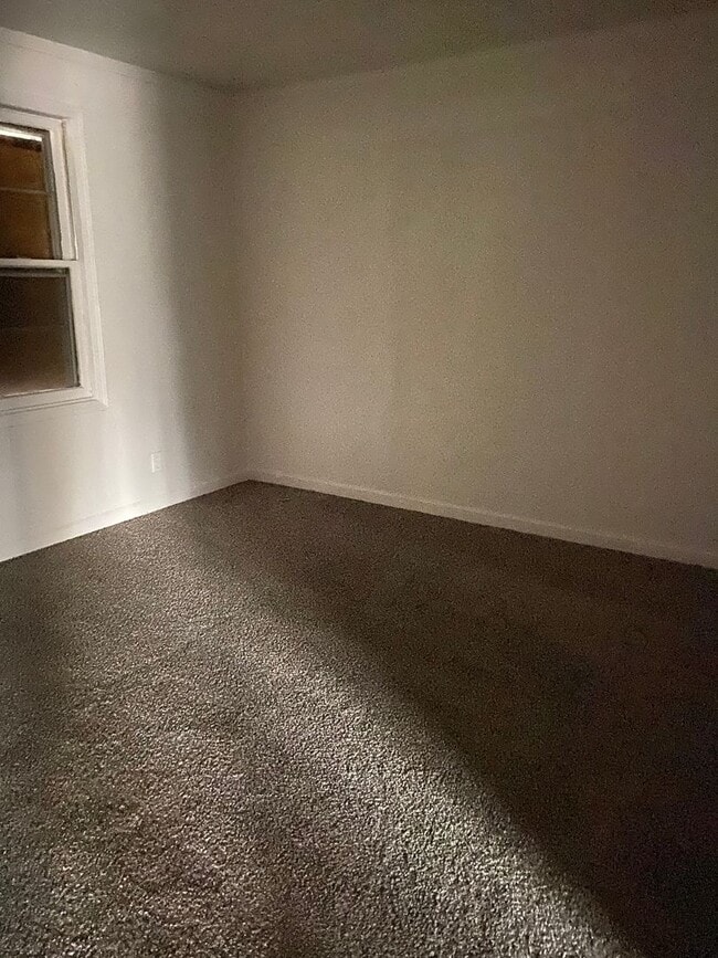 Building Photo - LIMITED TIME**NO APPLICATION FEE**1/2 OFF ...