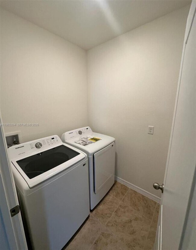 Building Photo - 3902 Resting Robin Ave