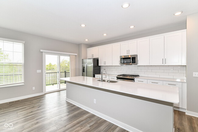 Building Photo - 6878 Sunstone Pl