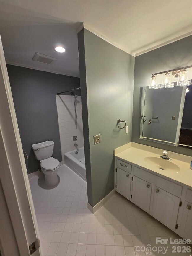 Building Photo - 16719 Spinnaker Ln