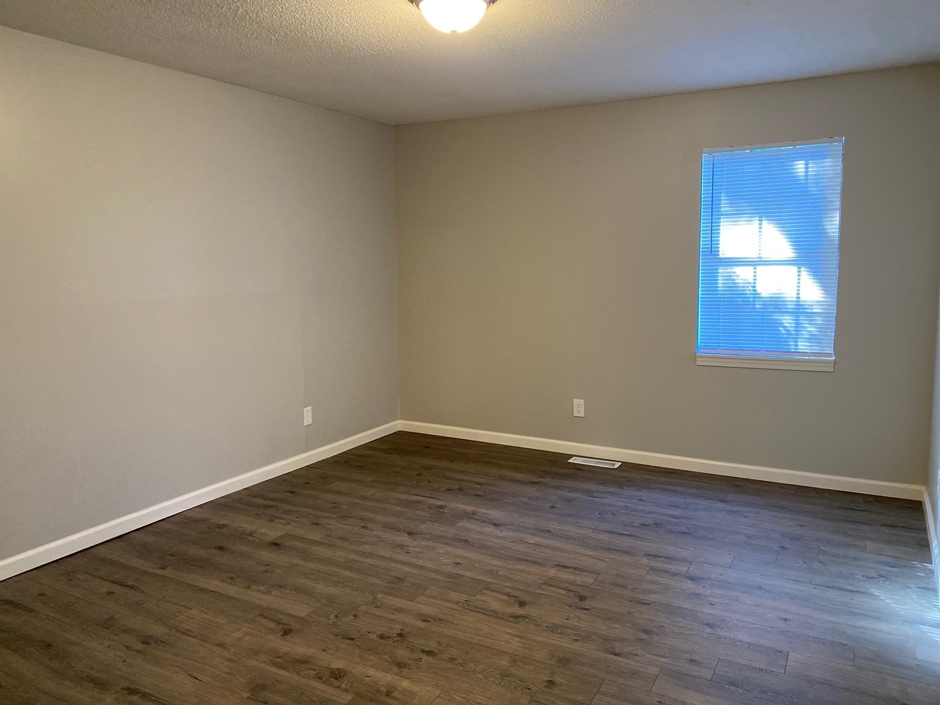 Building Photo - 35 Rossfield Cv