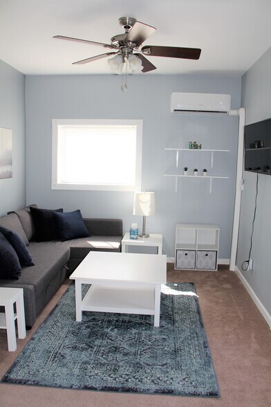 Building Photo - 820 S Junett St