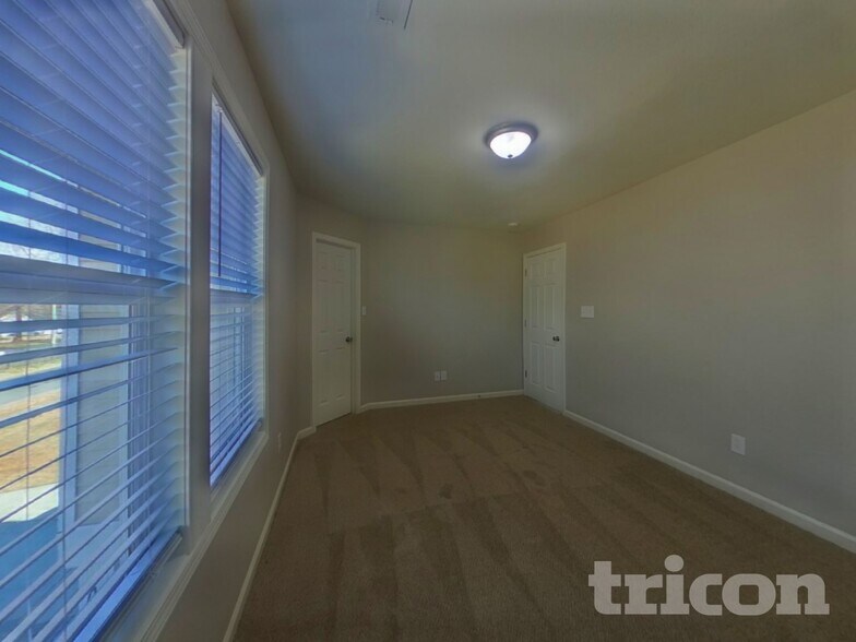 Building Photo - 1550 Oakdale Green Dr