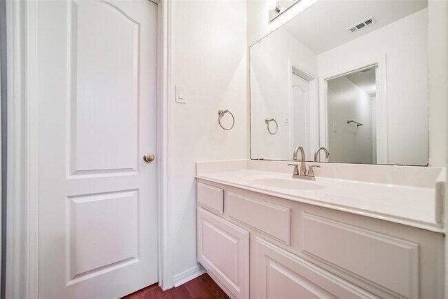 Building Photo - 14015 Falcon Heights Dr