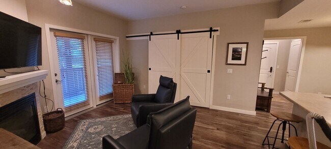 Primary Photo - Monterra Delight on Main floor fully furni...
