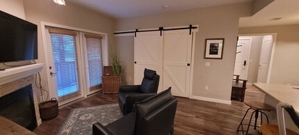 Building Photo - Monterra Delight on Main floor fully furni...